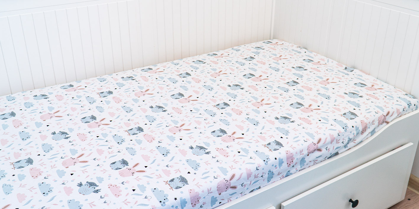 Polskie bawełniane prześcieradło z gumką króliczki krem